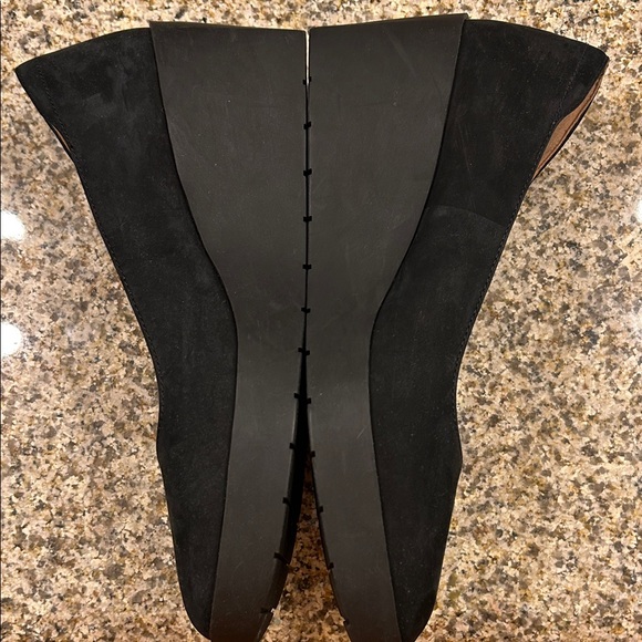 Vionic Sereno (Mismatch size sz 8.5 & 9) - Picture 2 of 7